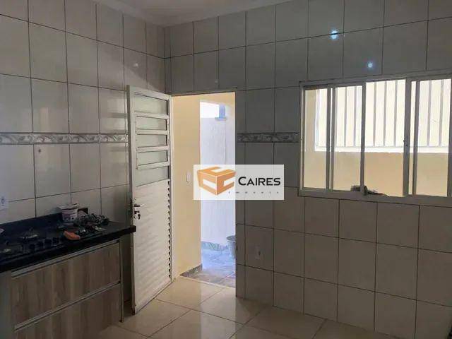 Casa à venda com 3 quartos, 220m² - Foto 2