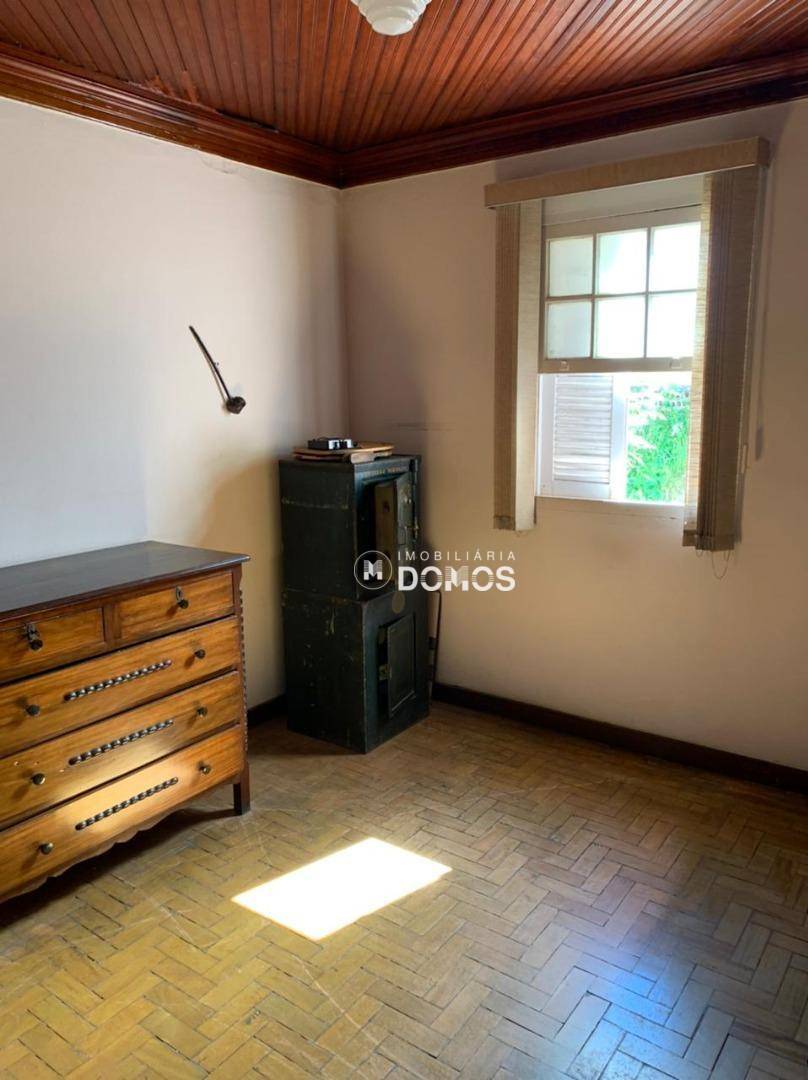 Casa à venda com 3 quartos, 250m² - Foto 2