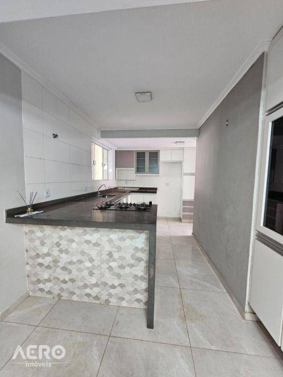 Casa, 4 quartos, 227 m² - Foto 1