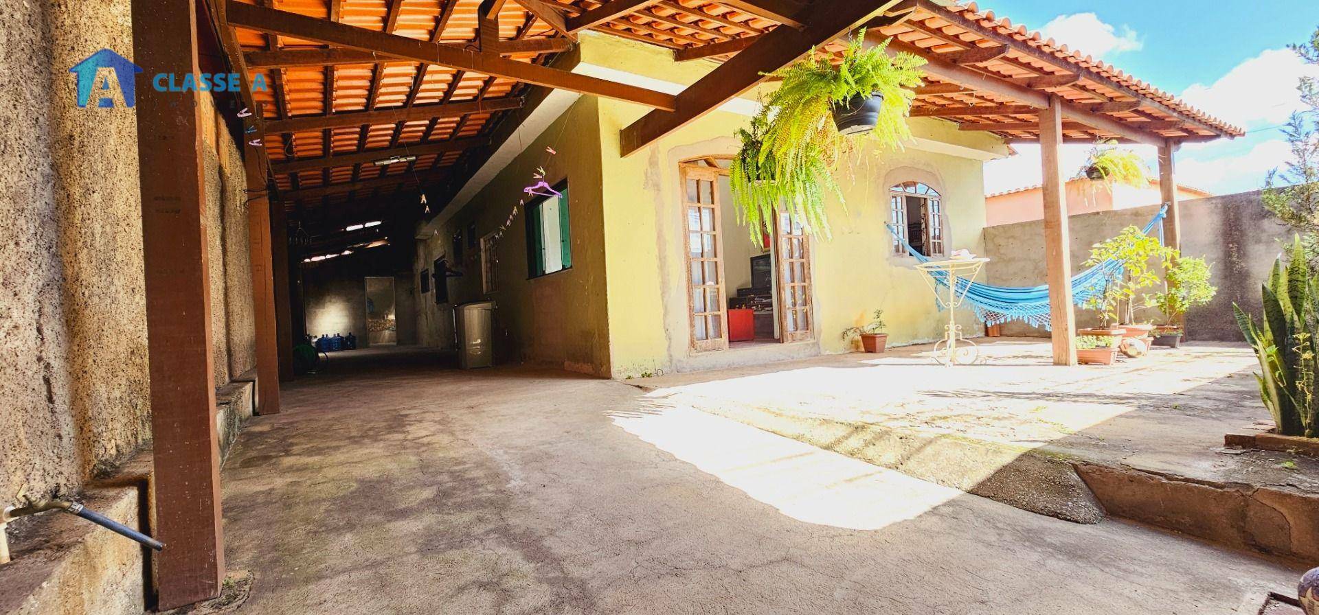 Casa de Condomínio à venda com 3 quartos, 200m² - Foto 1