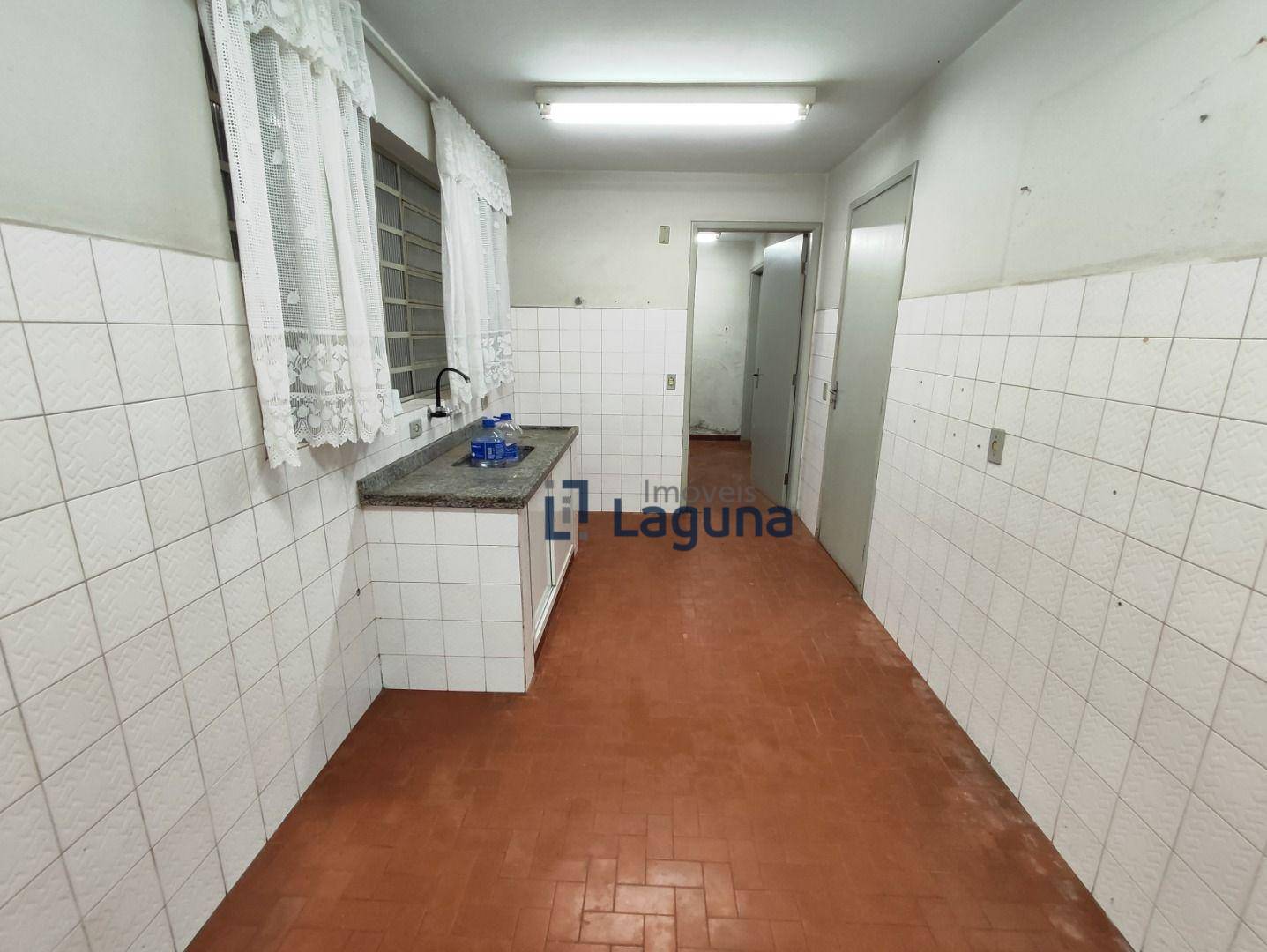 Casa para alugar com 3 quartos, 285m² - Foto 65