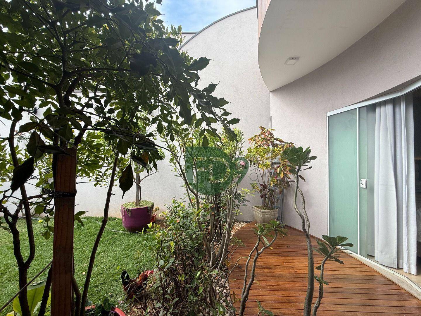 Casa à venda com 3 quartos, 225m² - Foto 3