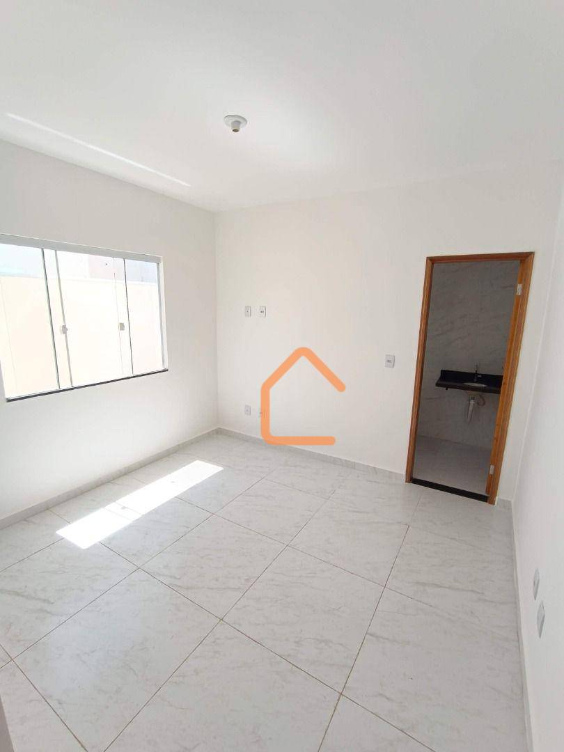 Casa à venda com 2 quartos, 60m² - Foto 4