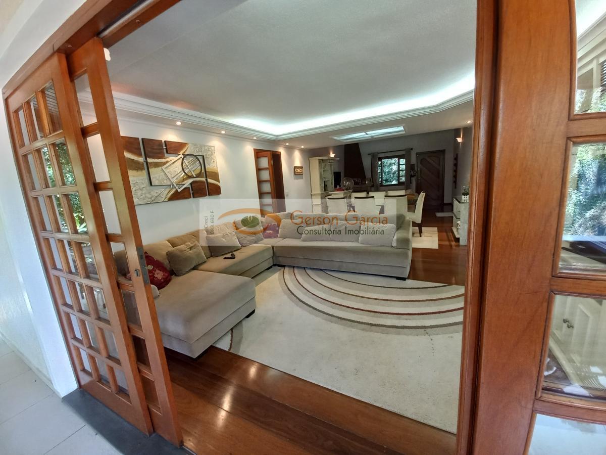 Casa à venda com 3 quartos, 370m² - Foto 4