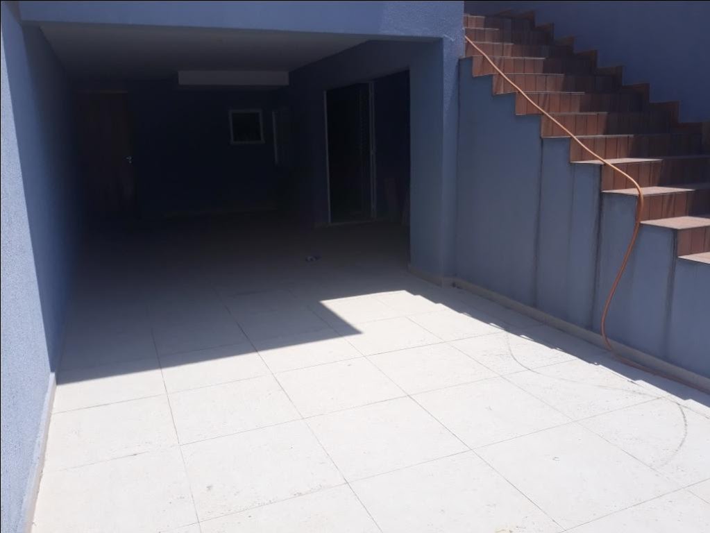 Sobrado à venda com 3 quartos, 200m² - Foto 2