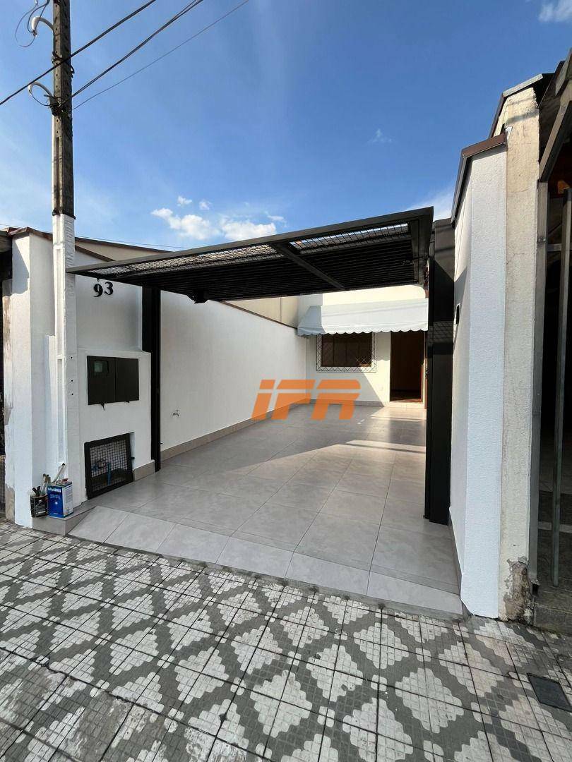 Casa à venda com 2 quartos, 100m² - Foto 1