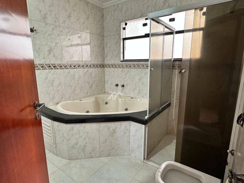 Casa de Condomínio para alugar com 4 quartos, 331m² - Foto 36