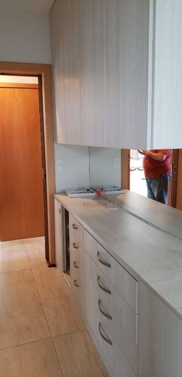 Apartamento para alugar com 3 quartos, 160m² - Foto 13