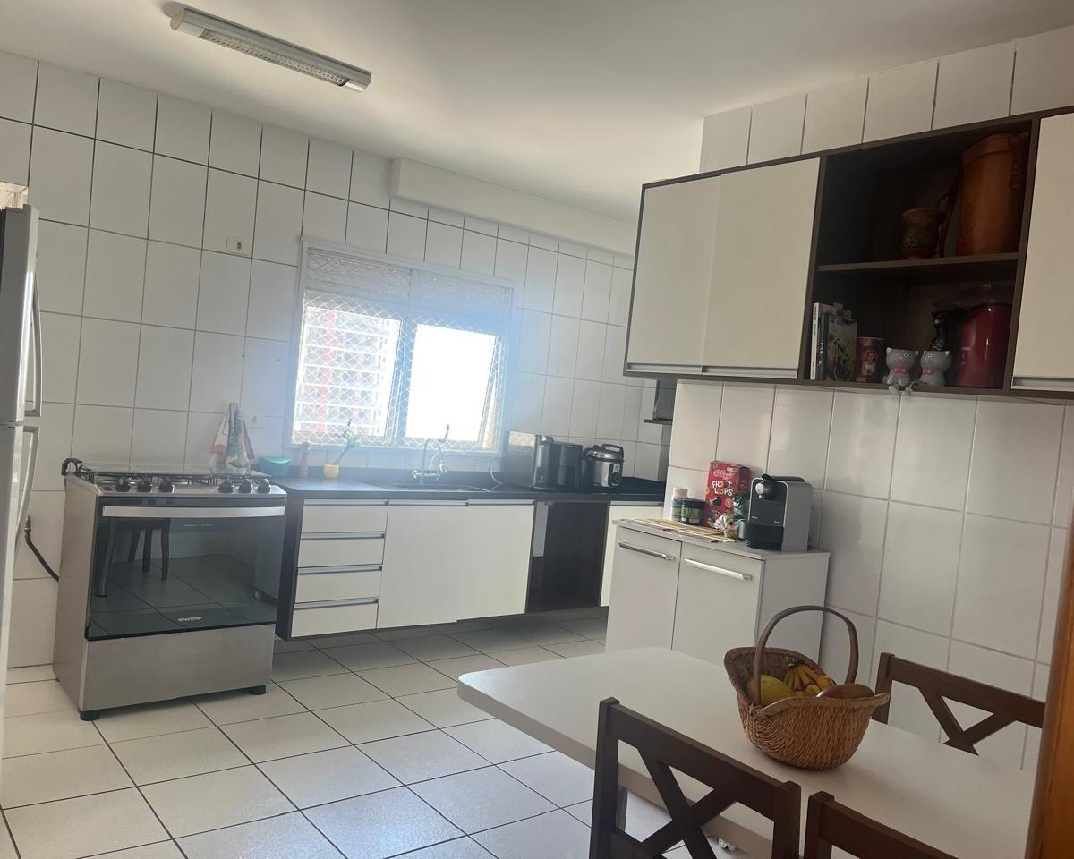 Apartamento à venda com 3 quartos, 111m² - Foto 2