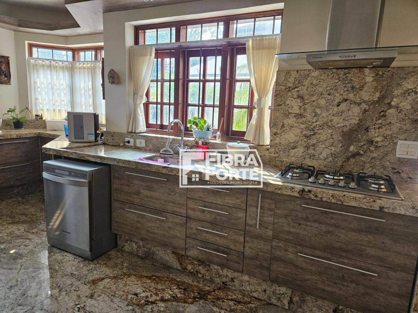 Casa à venda com 3 quartos, 333m² - Foto 9