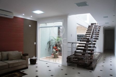 Sobrado à venda com 3 quartos, 239m² - Foto 4