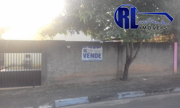 Casa à venda com 2 quartos, 270m² - Foto 1