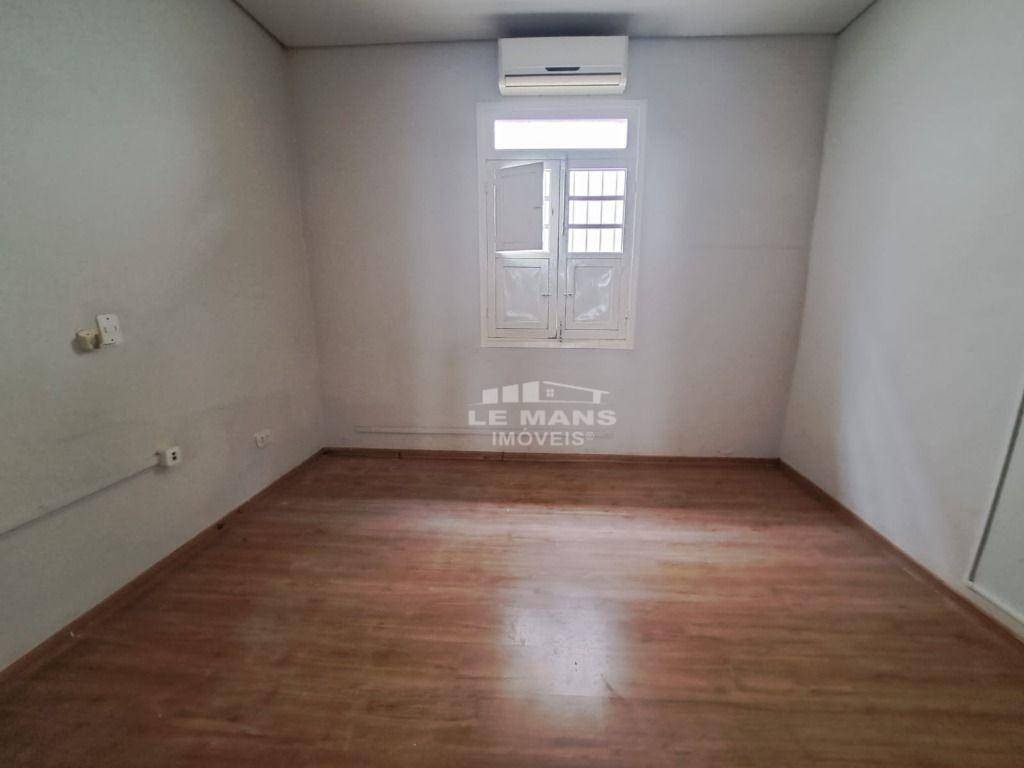 Casa para alugar com 1 quarto, 245m² - Foto 2