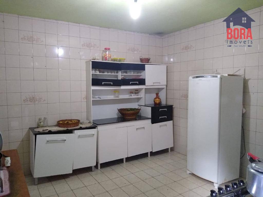 Casa à venda com 3 quartos, 200m² - Foto 11