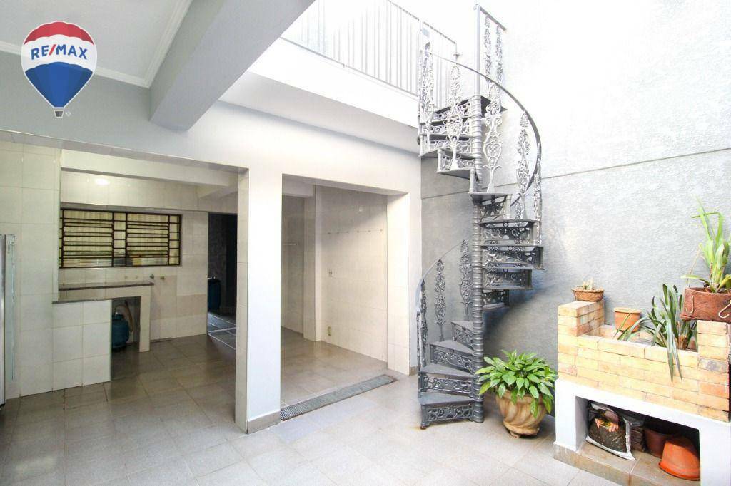 Casa à venda com 3 quartos, 200m² - Foto 44