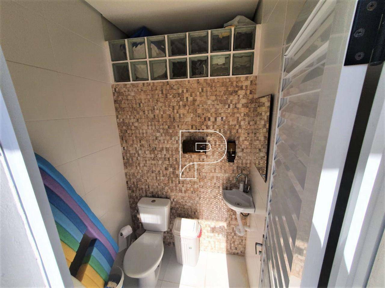 Casa de Condomínio para alugar com 3 quartos, 280m² - Foto 17