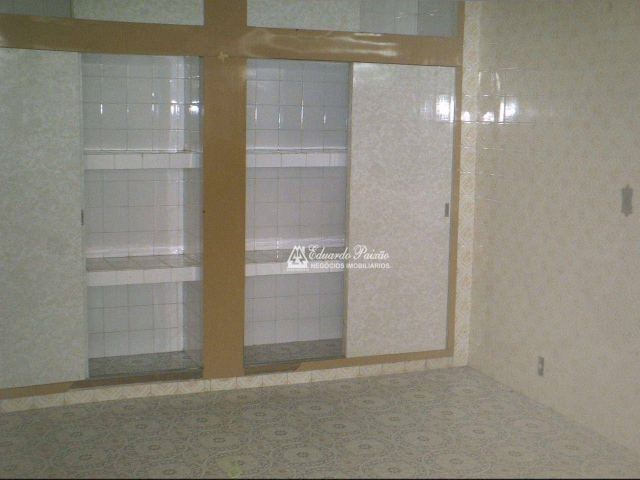 Sobrado à venda com 6 quartos, 300m² - Foto 8