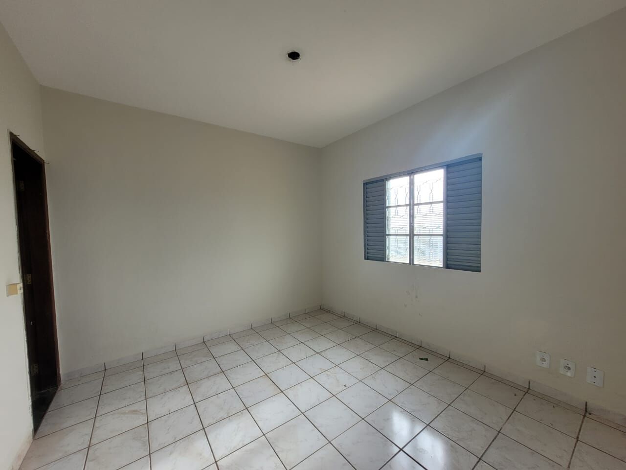 Casa à venda com 3 quartos, 180m² - Foto 1