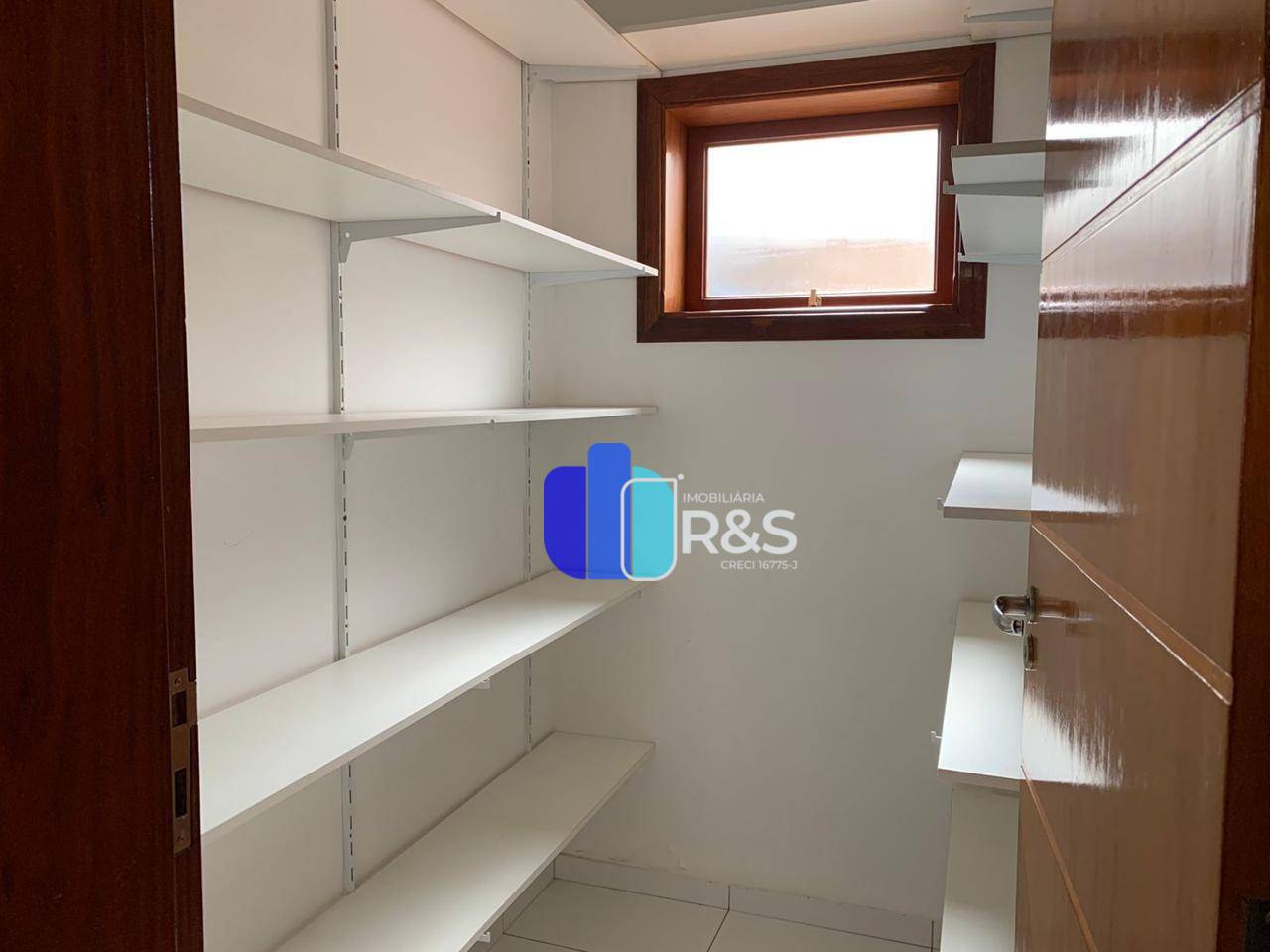 Casa de Condomínio para alugar com 3 quartos, 256m² - Foto 5