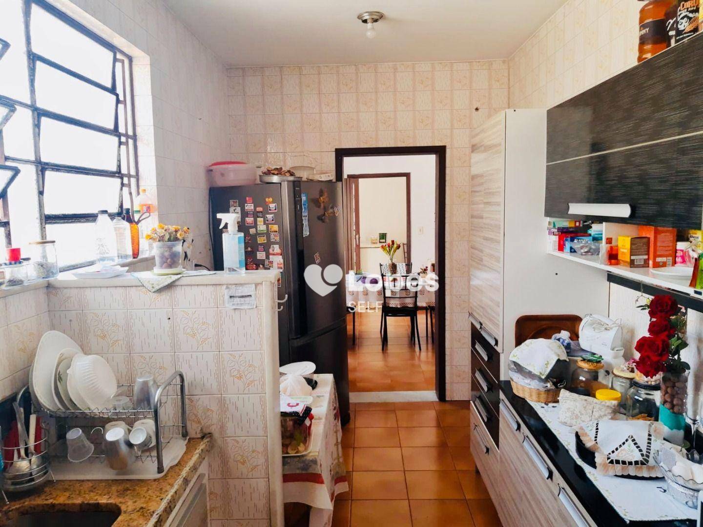 Casa à venda com 2 quartos, 300m² - Foto 4