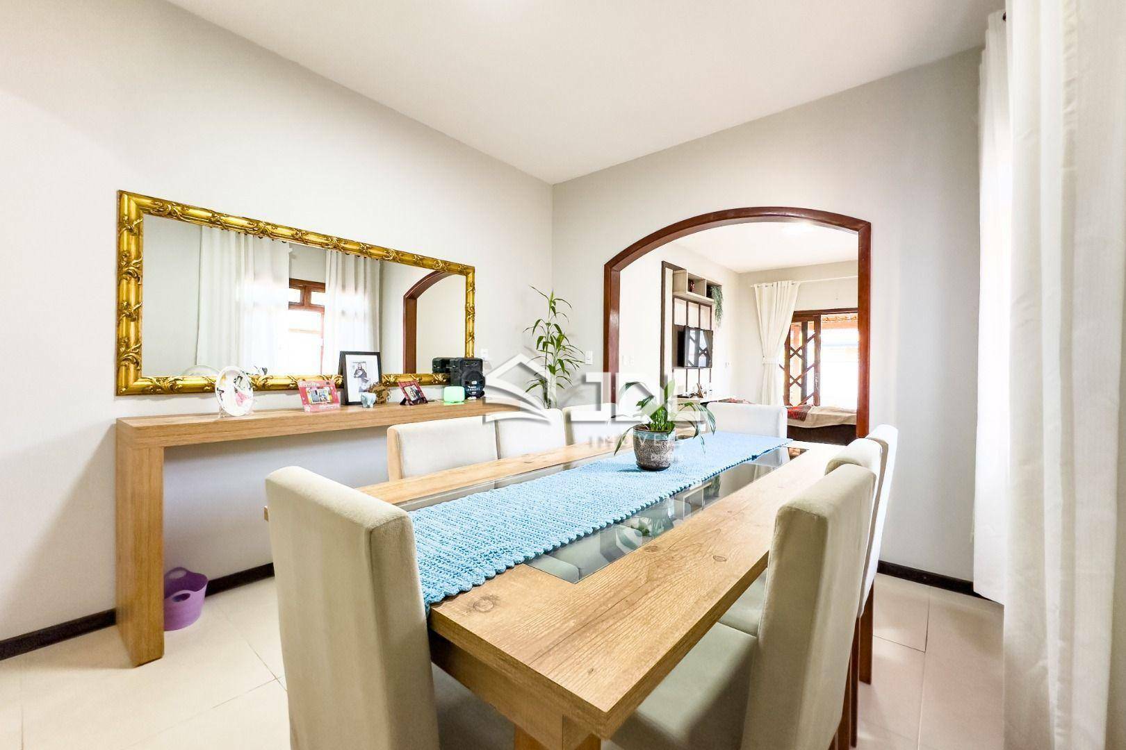 Casa à venda com 4 quartos, 250m² - Foto 11