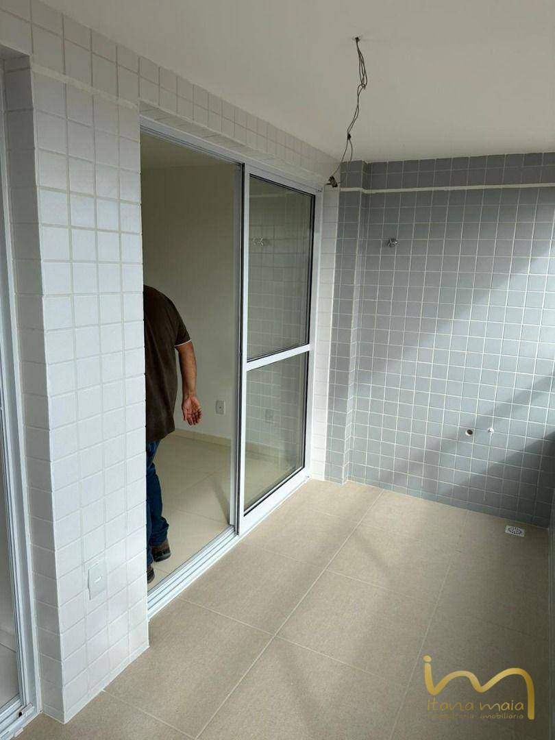 Apartamento à venda com 2 quartos, 62m² - Foto 3