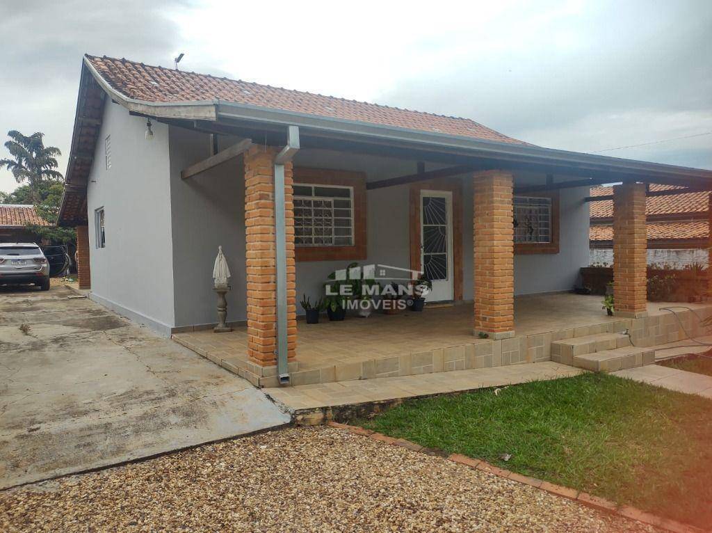 Casa à venda com 2 quartos, 200m² - Foto 1