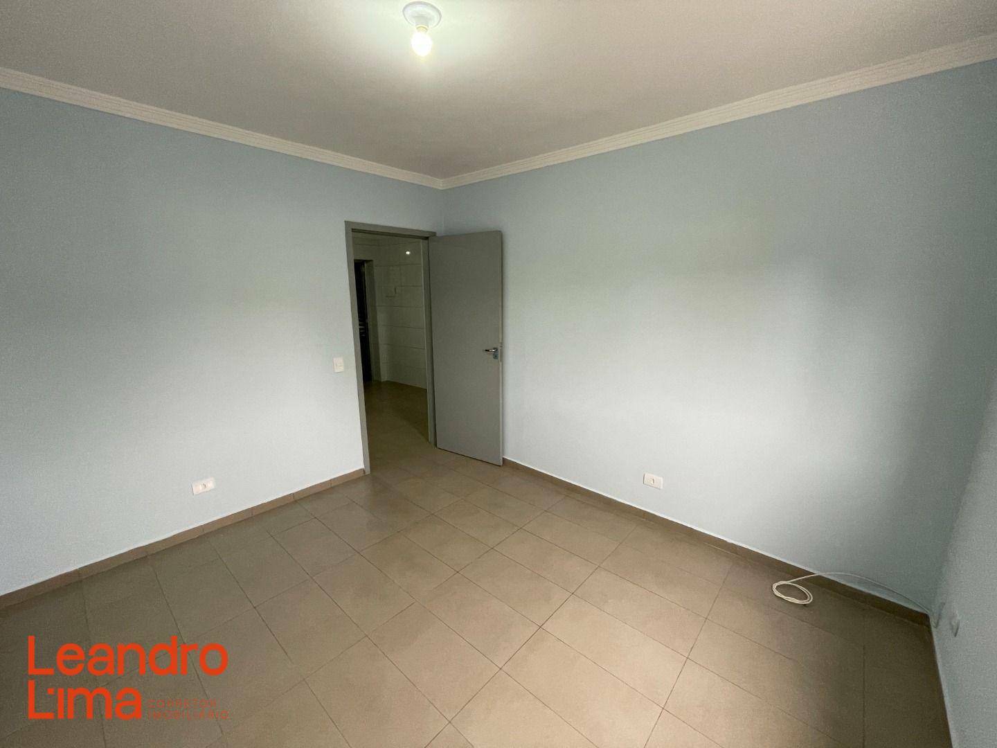 Casa para alugar com 2 quartos, 50m² - Foto 4