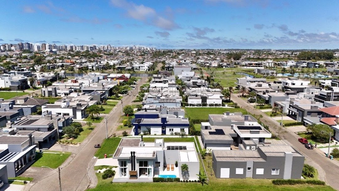 Casa de Condomínio à venda com 4 quartos, 195m² - Foto 2