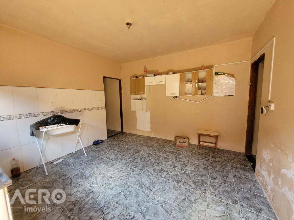 Casa à venda com 2 quartos, 60m² - Foto 8