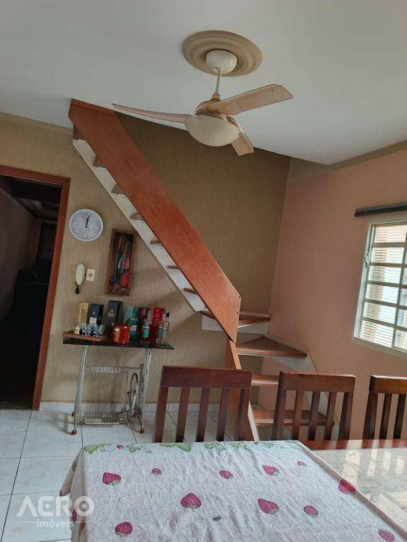 Casa à venda com 4 quartos, 184m² - Foto 3