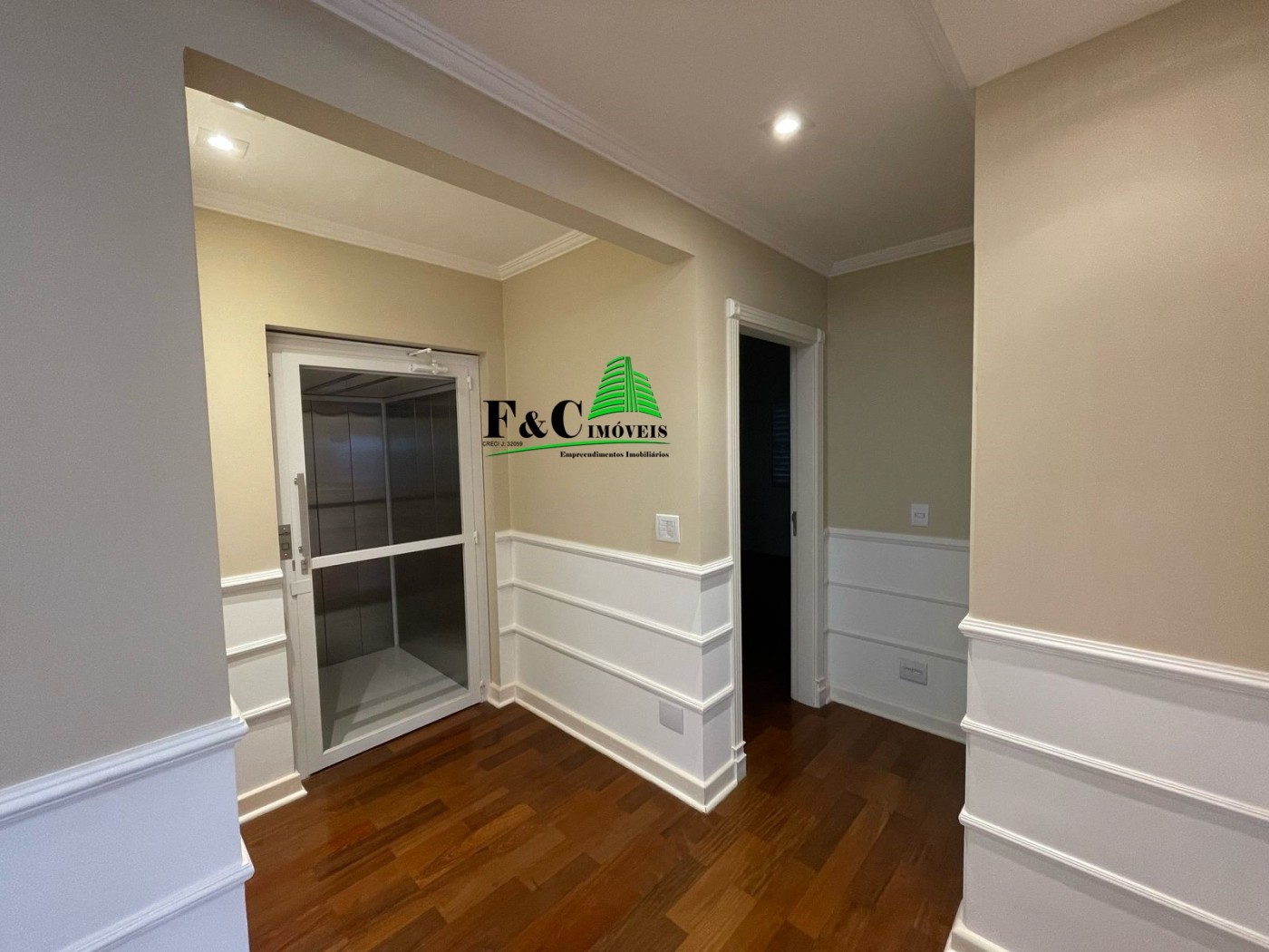 Casa de Condomínio para alugar com 6 quartos, 555m² - Foto 2