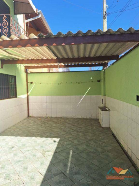 Casa à venda com 3 quartos, 100m² - Foto 2