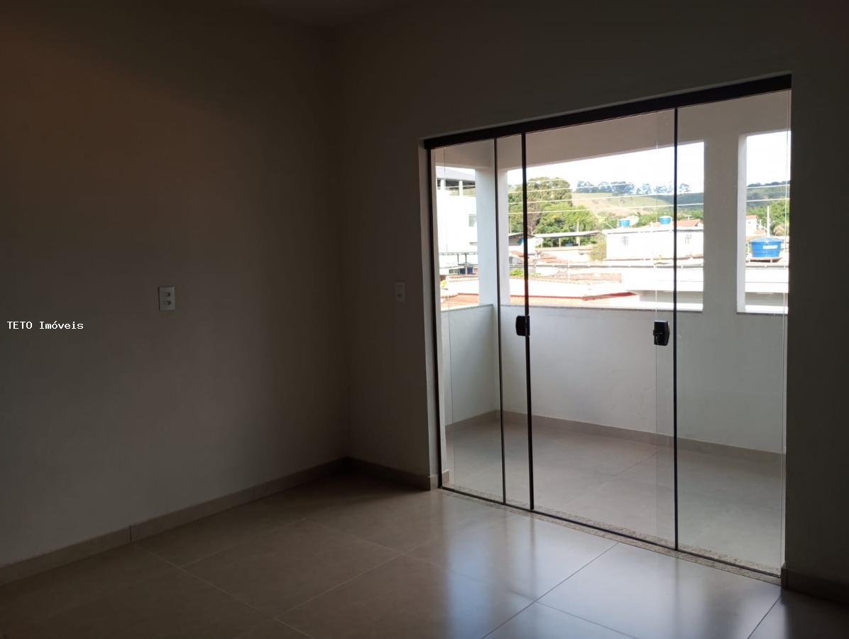 Casa à venda com 3 quartos, 300m² - Foto 4