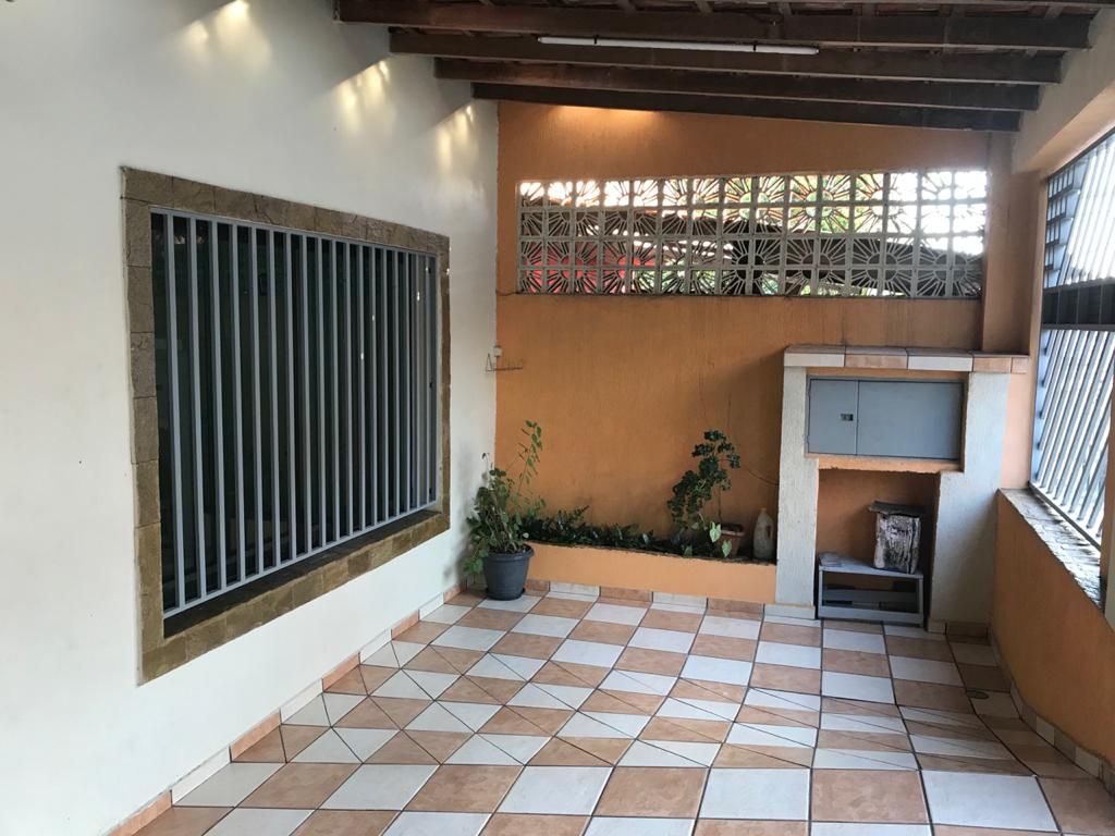 Casa à venda com 3 quartos, 255m² - Foto 1