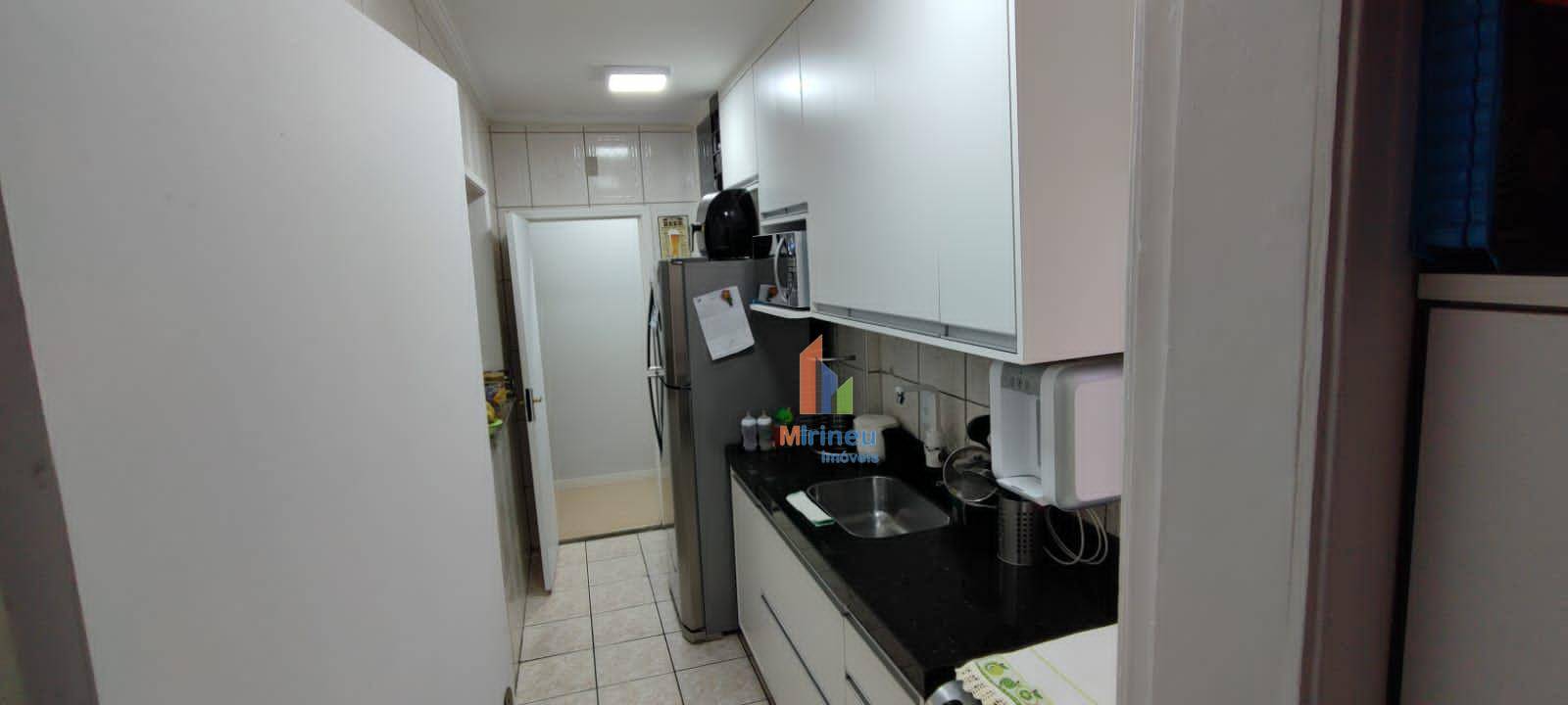 Apartamento à venda com 3 quartos, 77m² - Foto 4