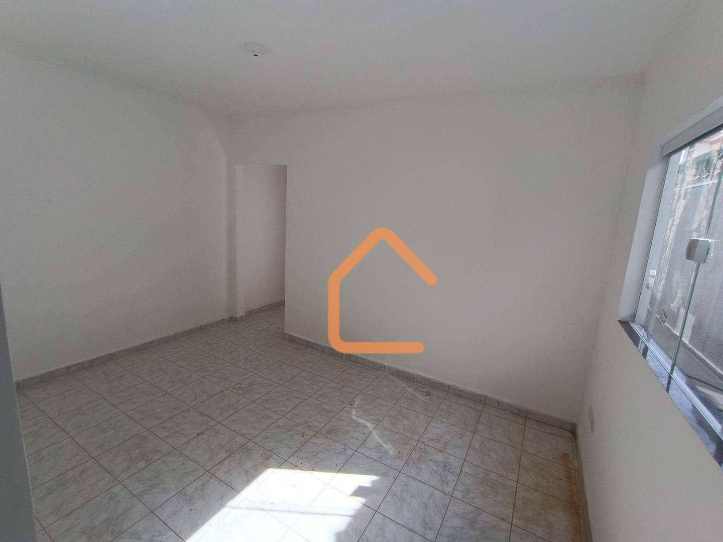 Casa à venda com 2 quartos, 105m² - Foto 2