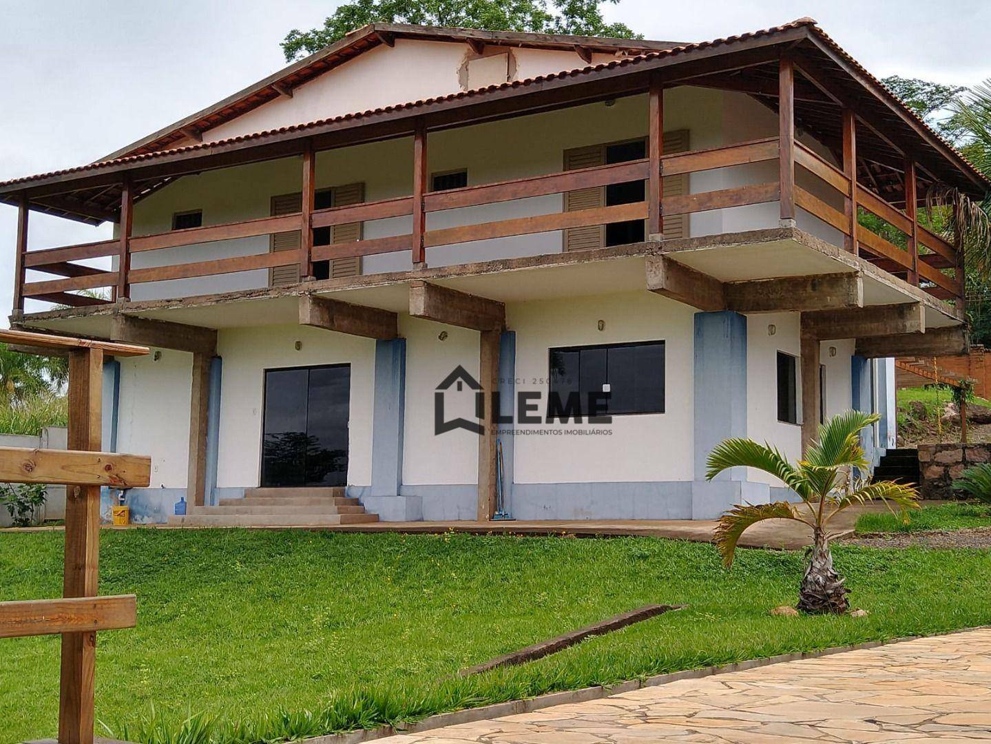 Chácara à venda e aluguel com 3 quartos, 750m² - Foto 1