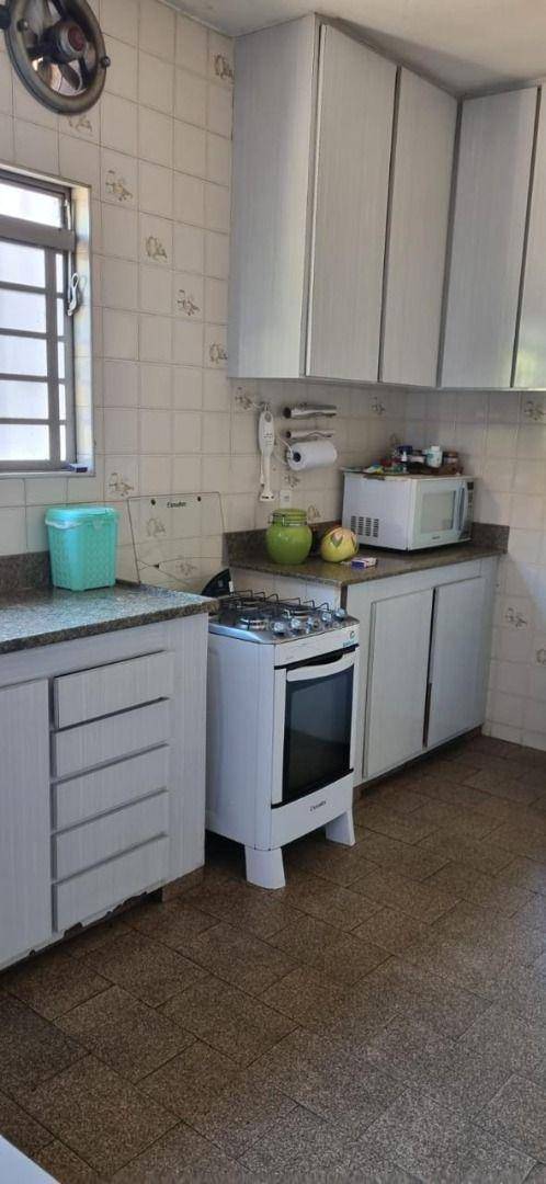 Casa à venda com 3 quartos, 194m² - Foto 9