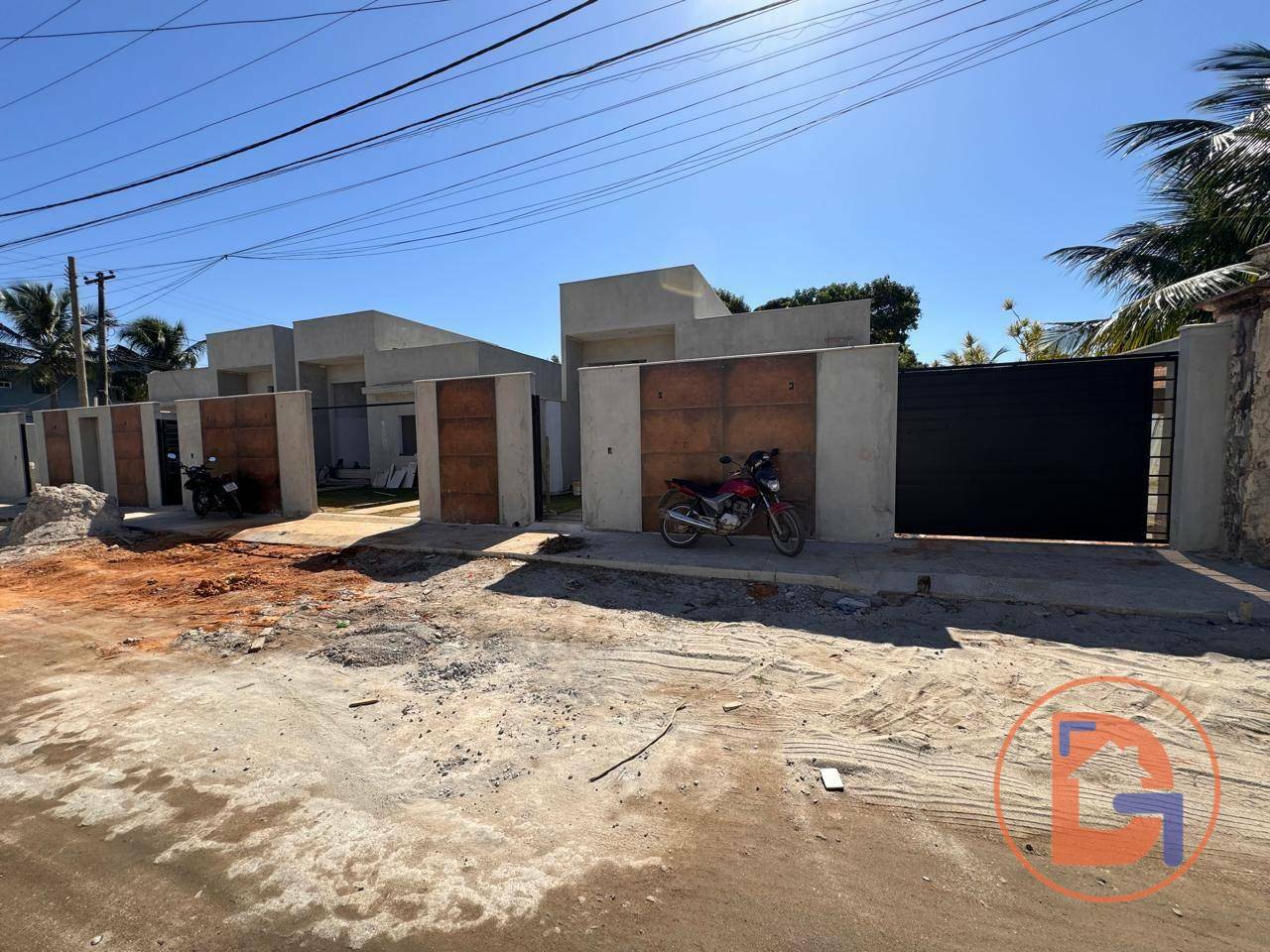 Casa à venda com 3 quartos, 70m² - Foto 1