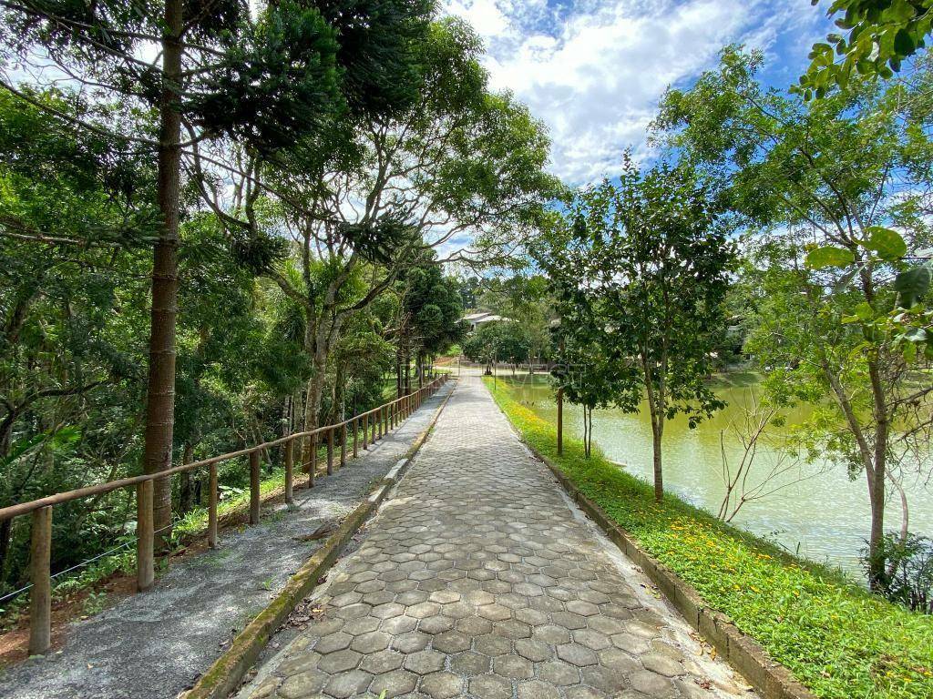 Casa de Condomínio à venda e aluguel com 3 quartos, 250m² - Foto 32