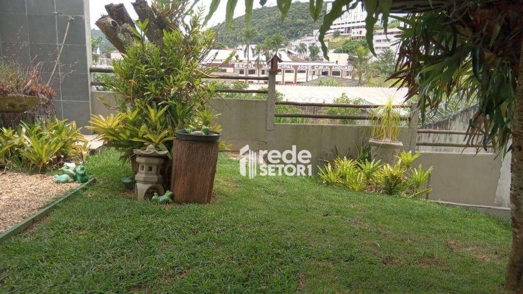 Casa à venda com 5 quartos, 264m² - Foto 12