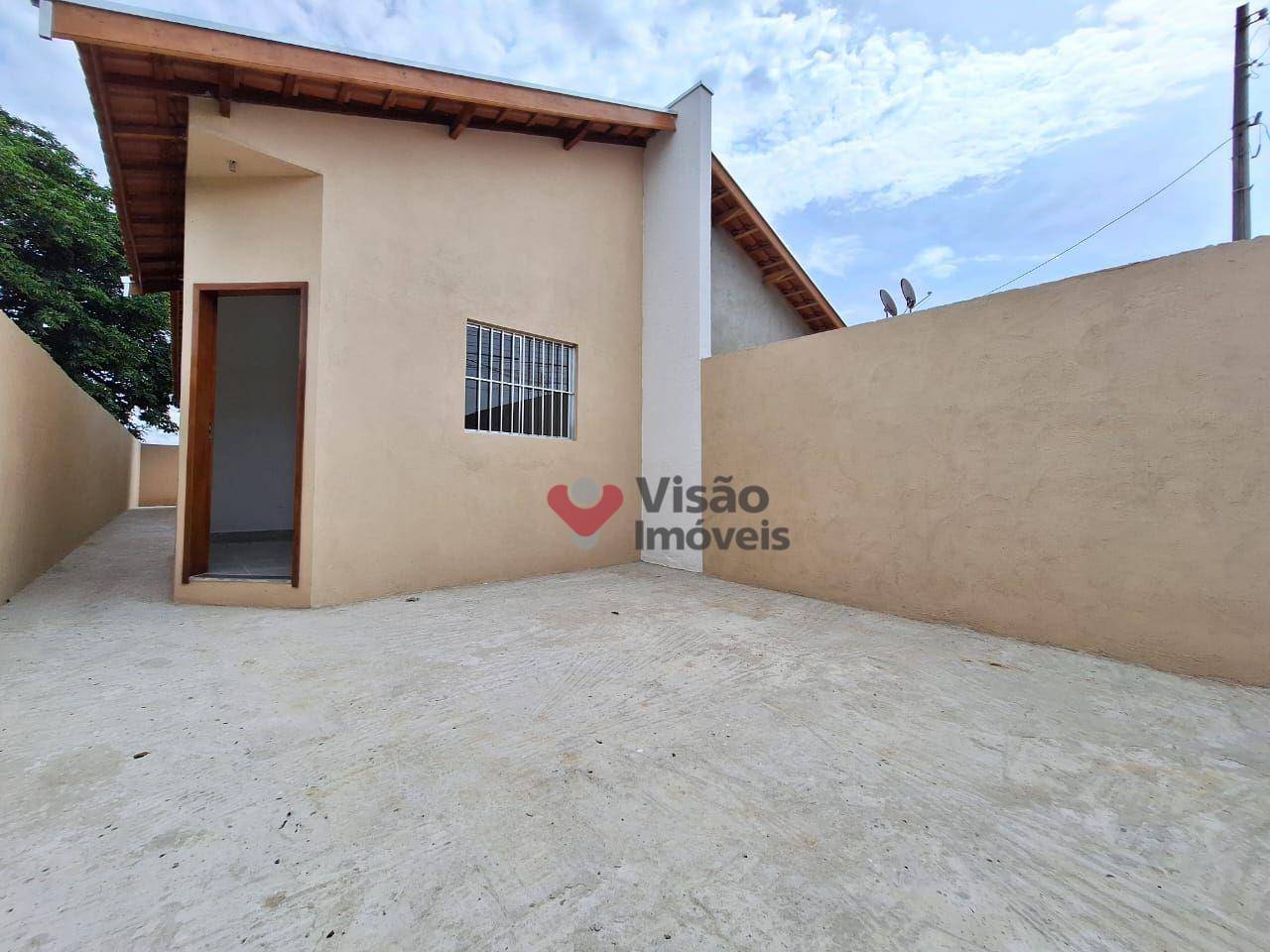 Casa à venda com 2 quartos, 60m² - Foto 1