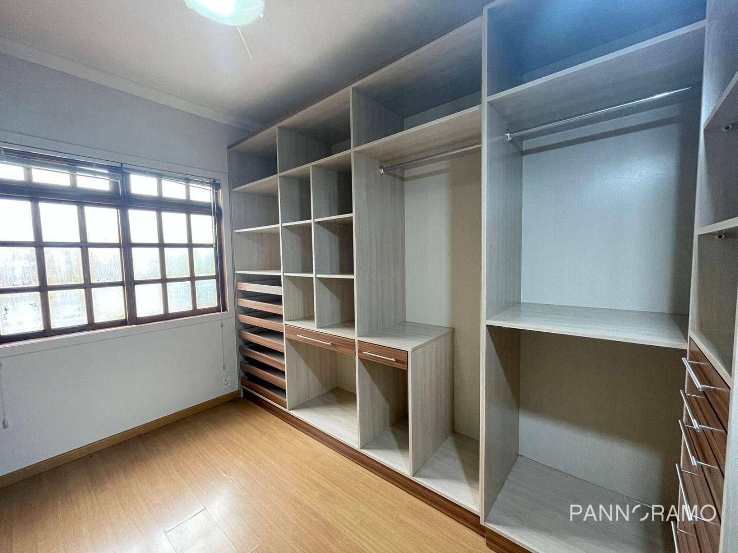 Casa para alugar com 3 quartos, 240m² - Foto 13