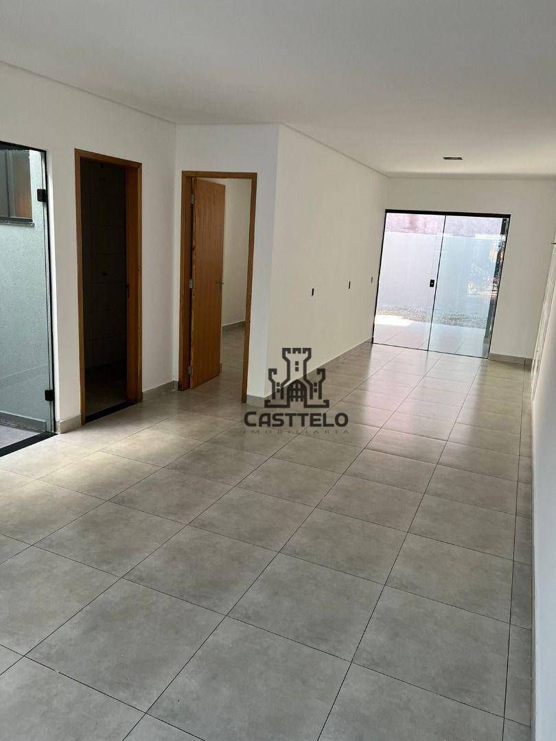 Casa à venda com 2 quartos, 75m² - Foto 1