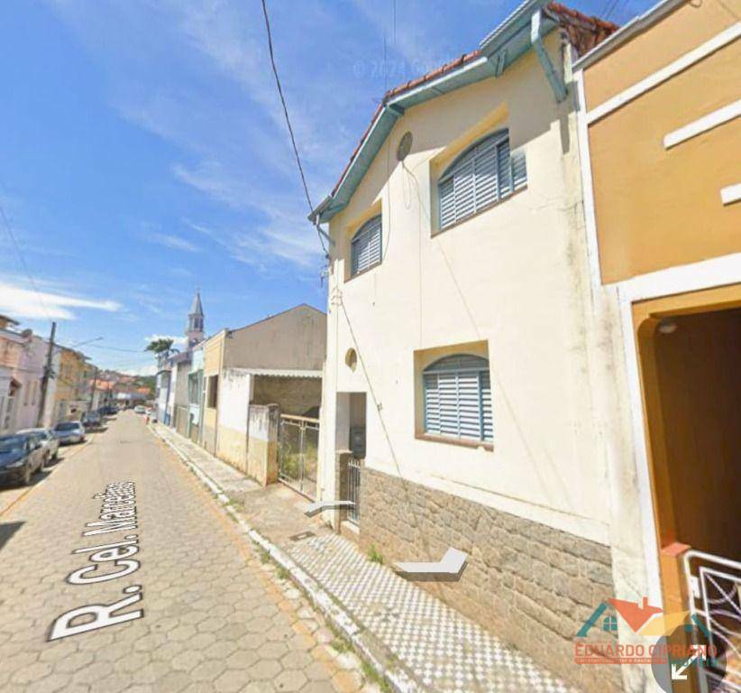 Casa à venda com 6 quartos, 230m² - Foto 3