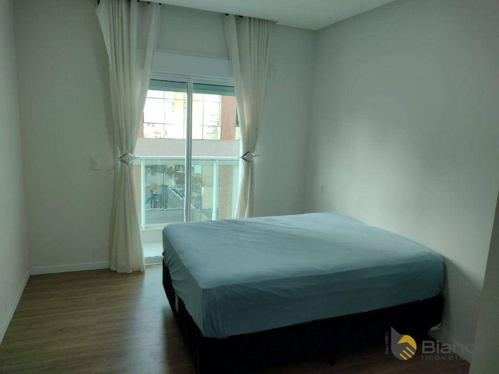 Apartamento à venda com 3 quartos, 118m² - Foto 7