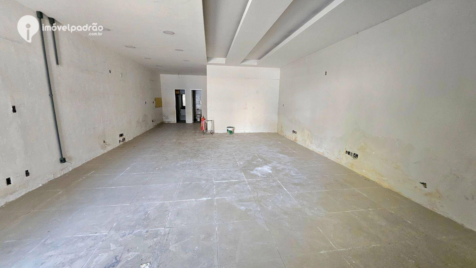 Loja-Salão para alugar, 111m² - Foto 1