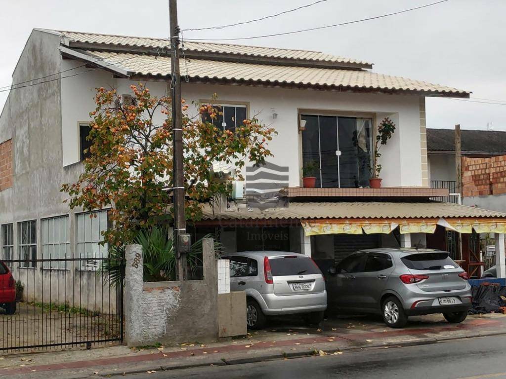 Casa à venda com 3 quartos, 180m² - Foto 1