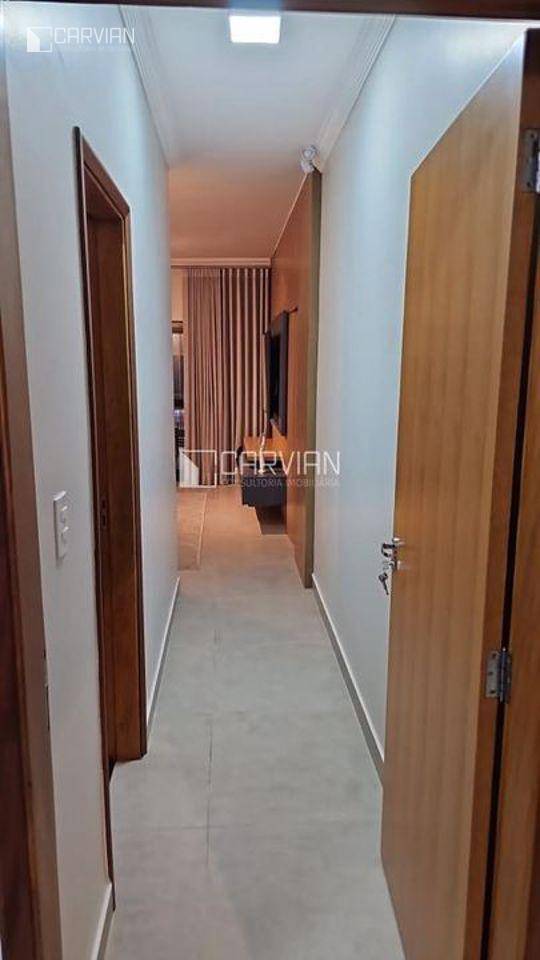 Casa à venda com 3 quartos, 246m² - Foto 2